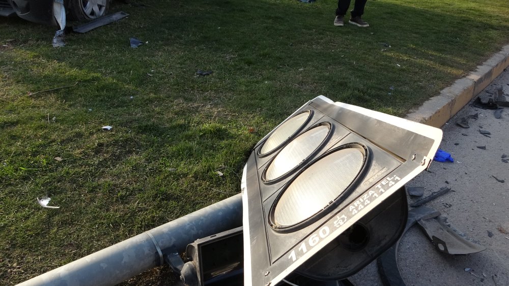 Yaralı hamile kadını taşıyan ambulans kaza yaptı