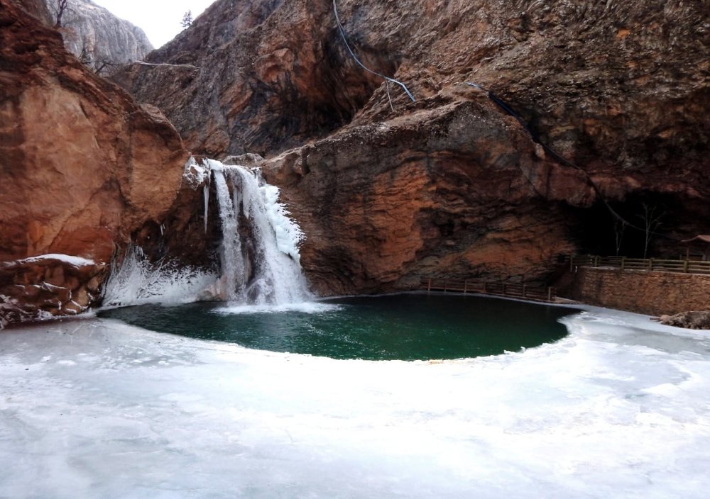 Konya'daki şelale buz tuttu! Eksi 18 derece