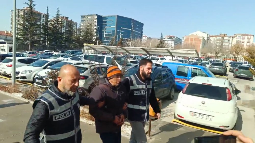 Ameliyatını yapan doktoru bıçaklayan şüpheli: "Bana yapay zeka yerleştirdi"