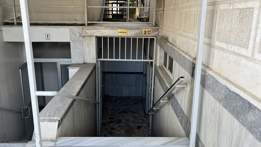 Cami tuvaletinde silahla vurulmuş halde bulundu