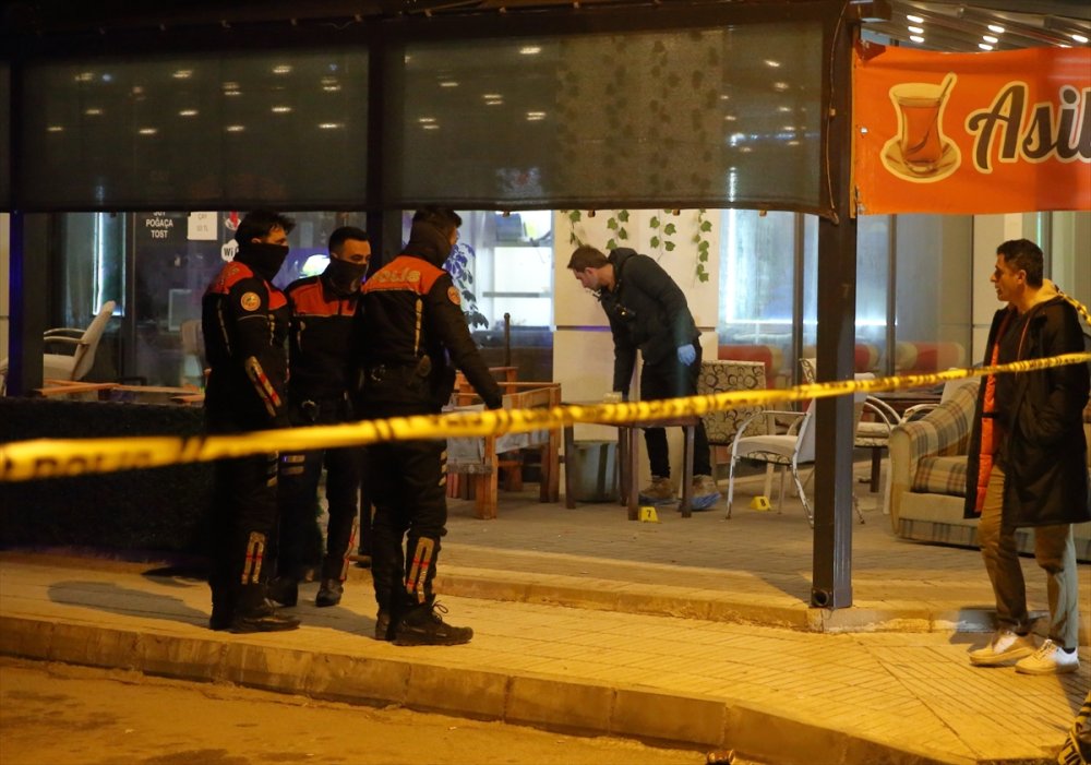 Kahvehaneye düzenlenen silahlı saldırıda 1 kişi öldü, 4 kişi yaralandı