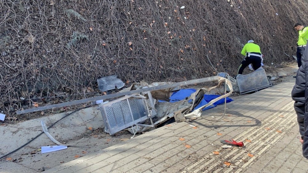 Gaziantep'te feci kaza otomobil, minibüse çarptı: 1 ölü, 3 yaralı