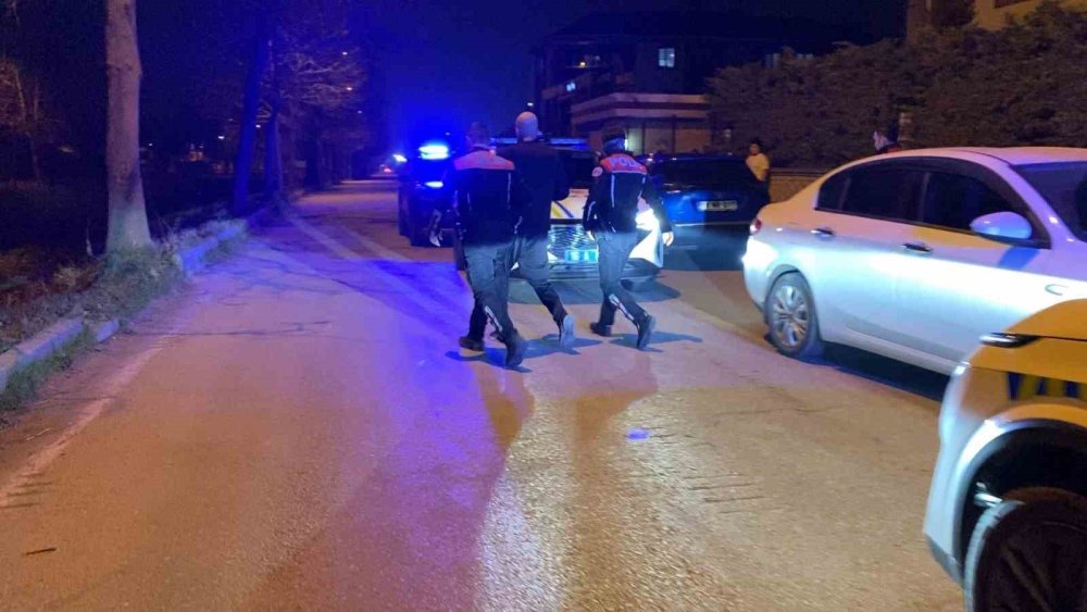 Uygulamadan kaçan alkollü sürücüden polislere: "Amerikan polisi misiniz?"