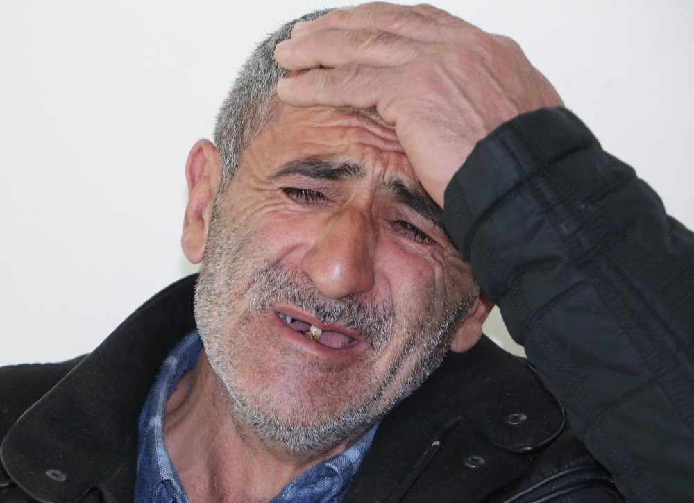 Bakkala giderken köpeklerin saldırısına uğrayan Murat, ağır yaralandı