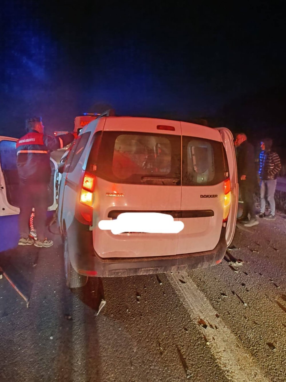 Otoyolda hafif ticari araç, TIR'a çarptı! 1 ölü, 3 yaralı