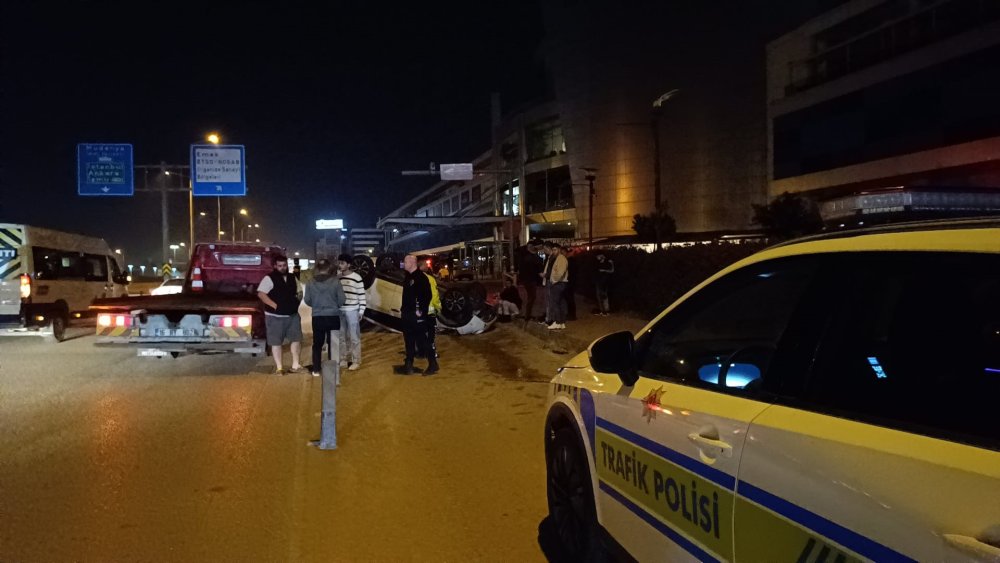 Bursa'da 3 aracın karıştığı zincirleme kazada 5 yaralı