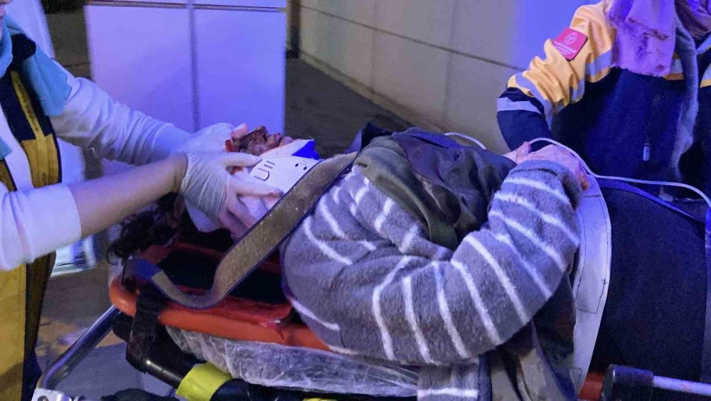 Karşıdan karşıya geçmek isteyen kadın ağır yaralandı!