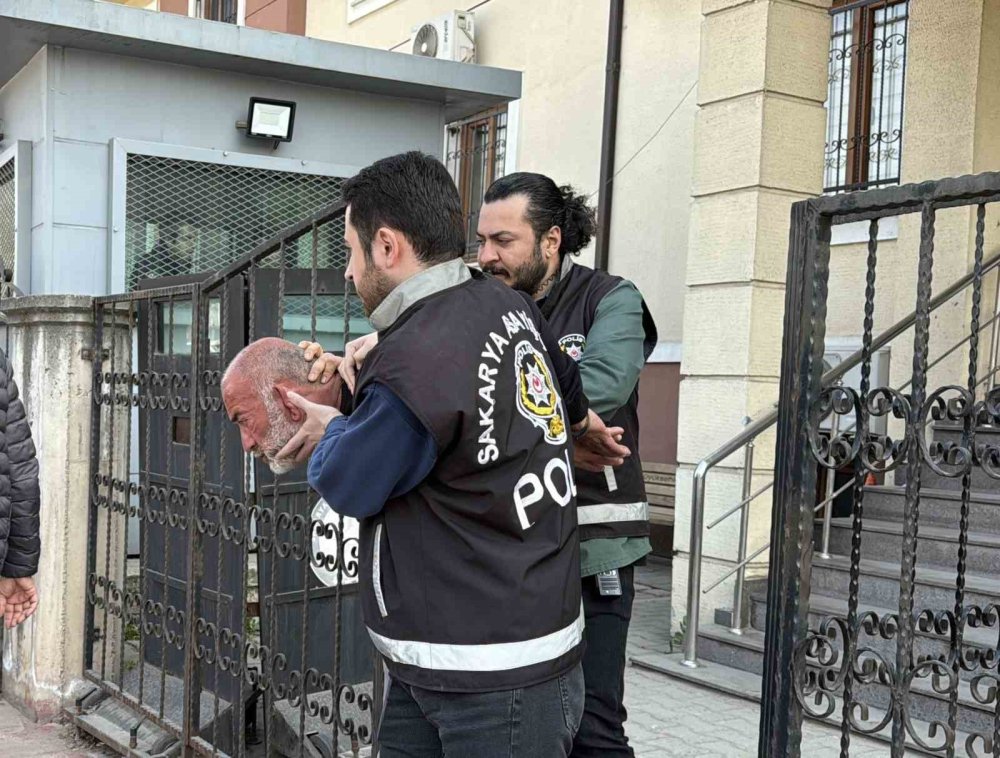 Komşu katili 16 yaşındaki çocuk ile babasının yaşadığı evde şüpheli yangın