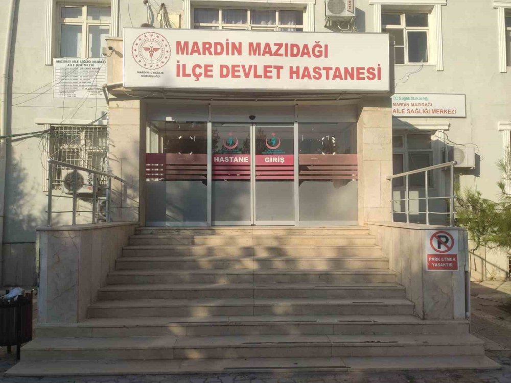 Minibüs ile kamyonet çarpıştı: 13 yaralı