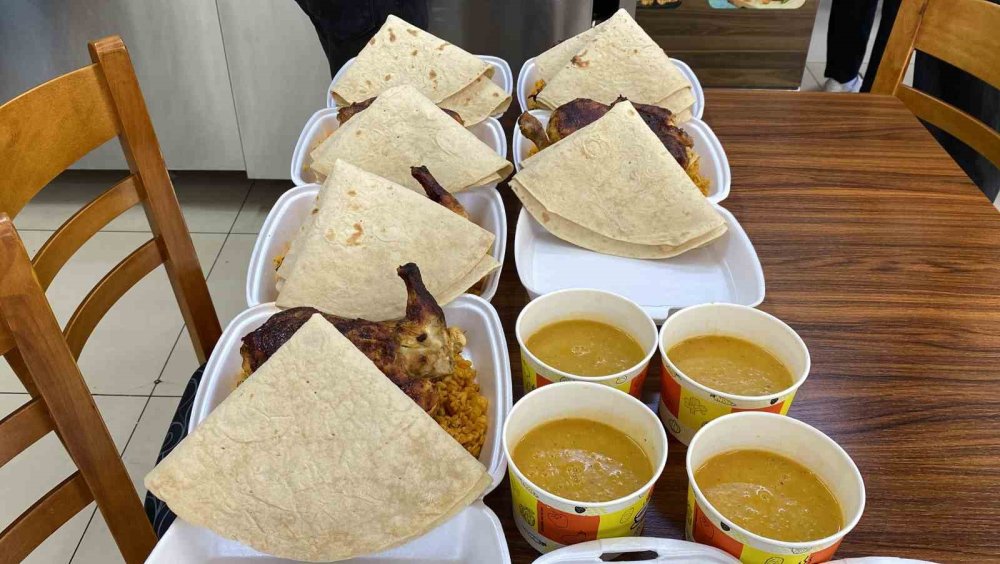 Konya'da askıda ekmek değil bu kez tavuk var!