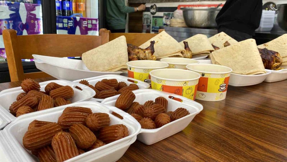 Konya'da askıda ekmek değil bu kez tavuk var!