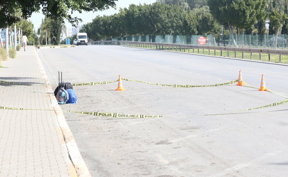 Yol kenarına bırakılan şüpheli valiz ekipleri harekete geçirdi