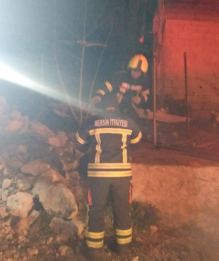 İki katlı evde gece yangın çıktı: 1 ölü