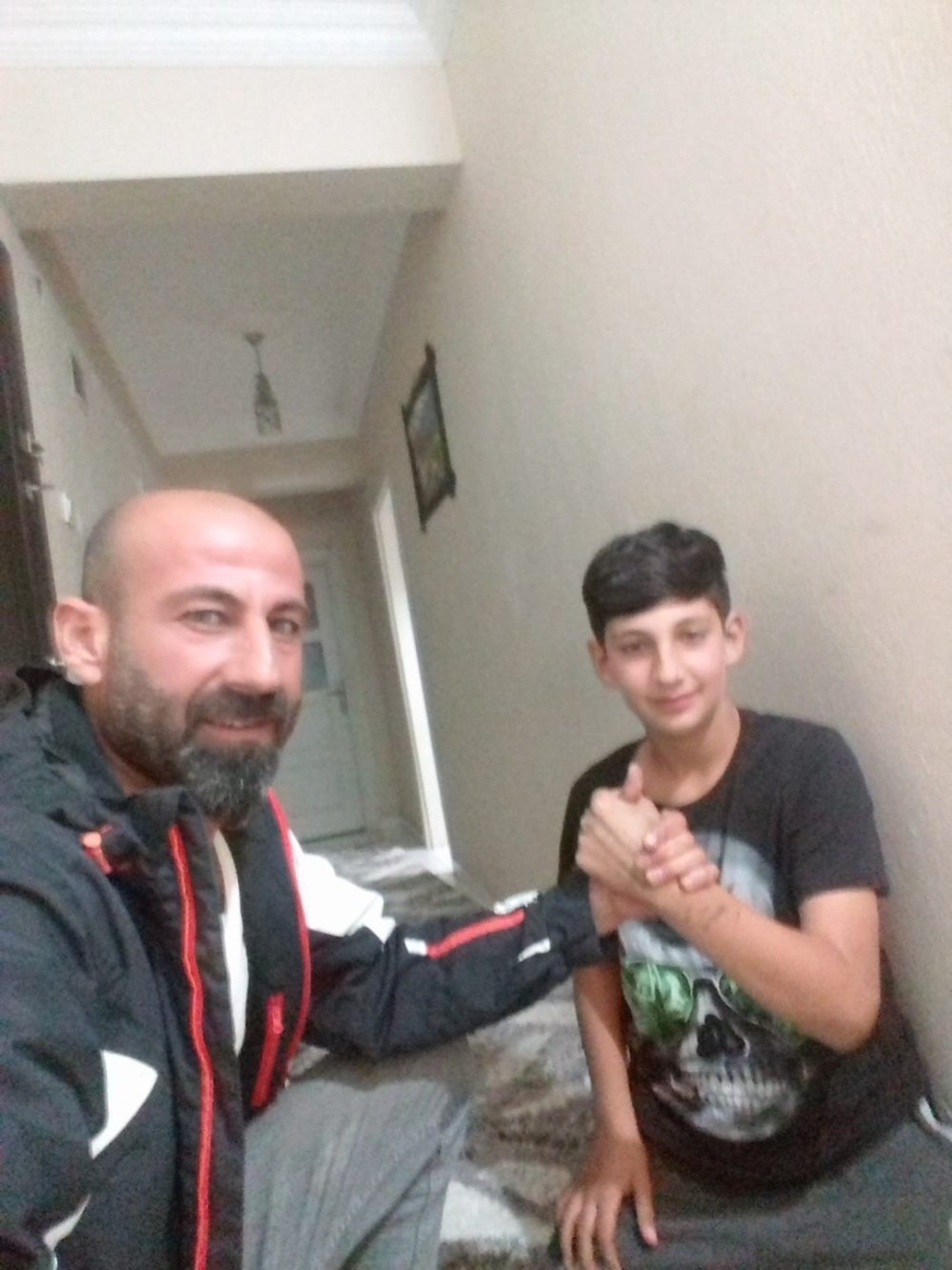 Çatı onarırken şiddetli rüzgarın savurduğu baba ve oğlu hayatını kaybetti