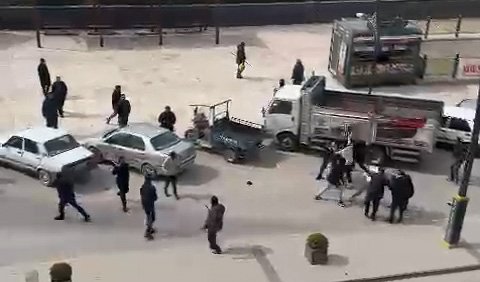 Konya'da iki grup arasında bıçaklı, sopalı kavga... Yaralılar var