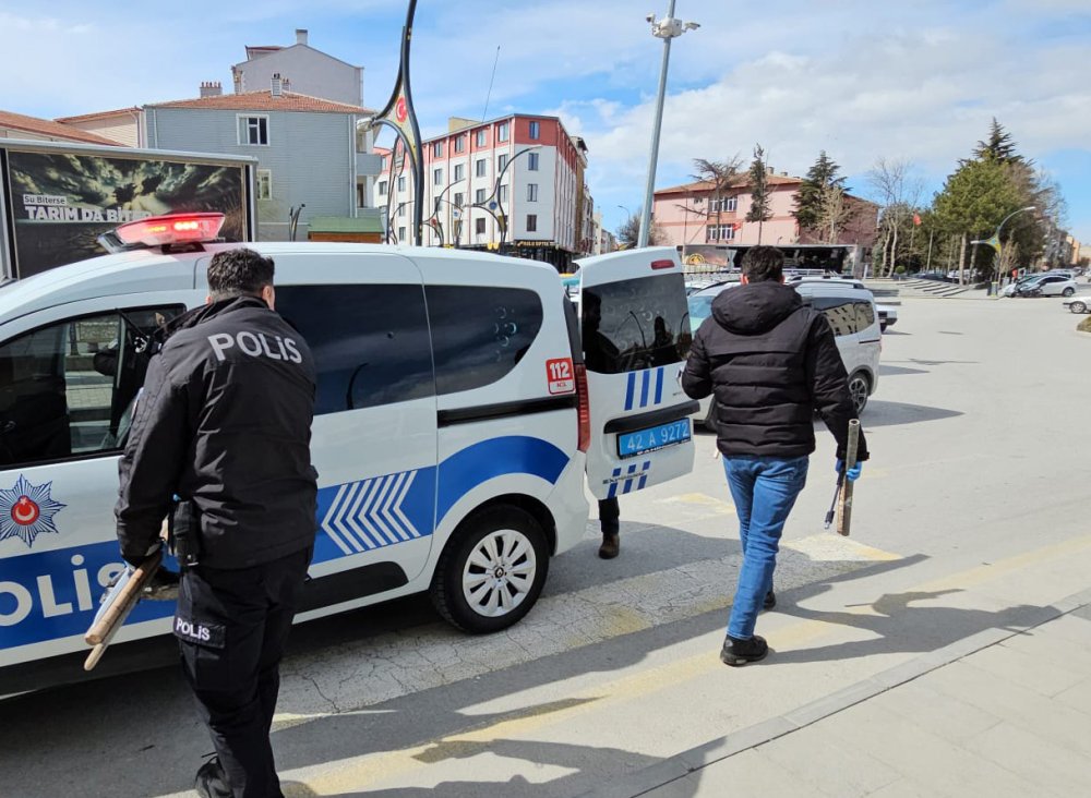 Konya'da iki grup arasında bıçaklı, sopalı kavga... Yaralılar var