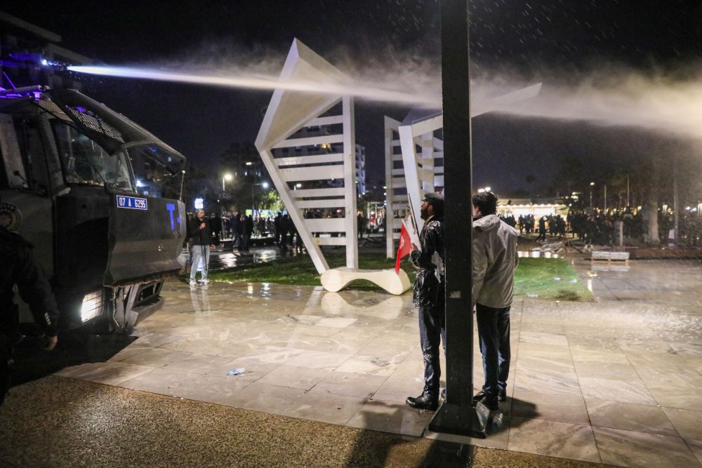 Antalya'da 'İmamoğlu' protestosunda 7 gözaltı