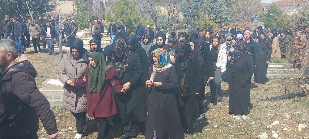 Trafik kazasında ölen Emre'ye acı veda