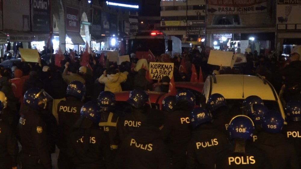 Konya'da ortalık birbirine girdi! 16 gözaltı, 1 polis yaralı