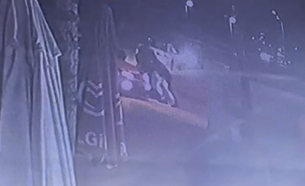 Konya’da yaya otomobilin altında kaldı!