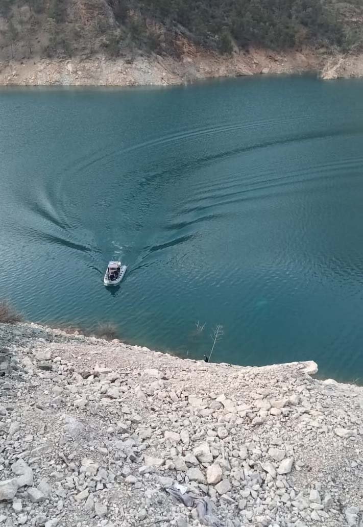 Elektrik dağıtım şirketine ait araç baraja uçtu; sürücü aranıyor