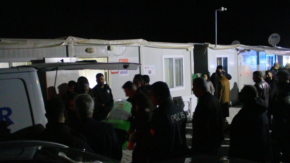 Oğluyla tartışan kişiyi tüfekle öldürdü