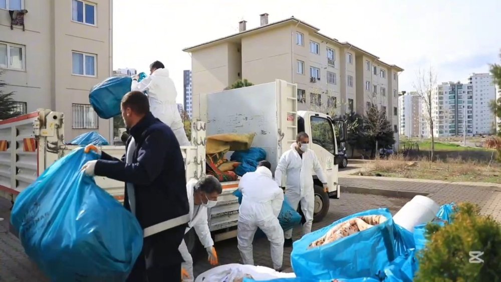 Kötü koku ihbarına giden ekipler gözlerine inanamadı