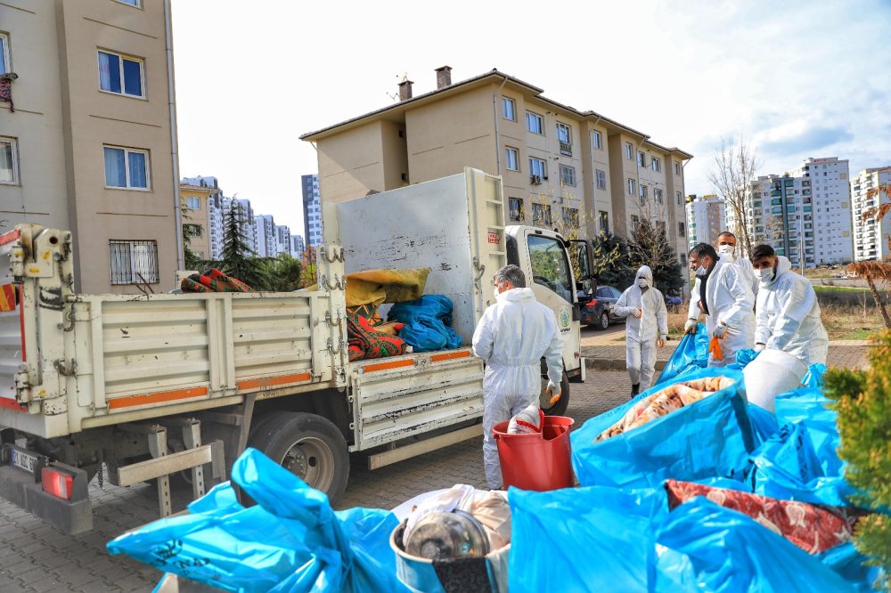 Kötü koku ihbarına giden ekipler gözlerine inanamadı