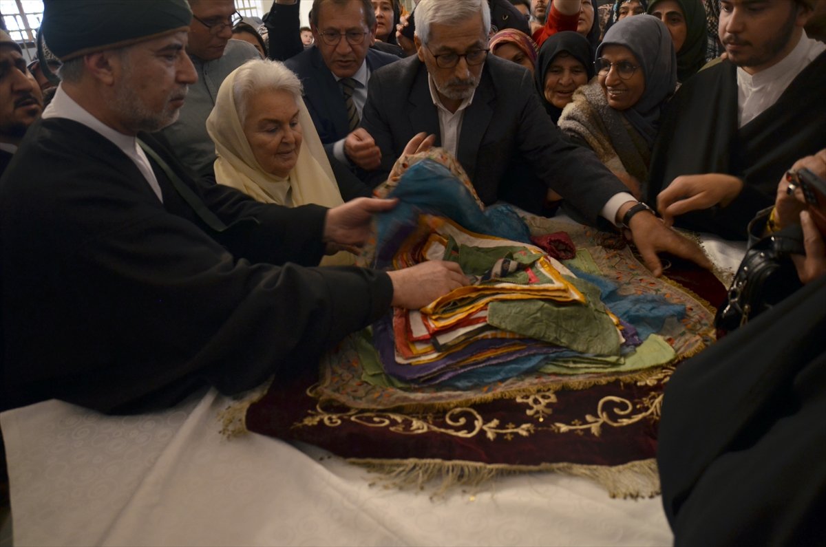 mevlana-muzesinde-sakali-serif-ziyarete-acildi-2.jpg