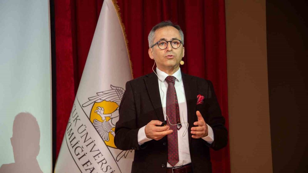 Selçuk Üniversitesinde sağlıkta yapay zeka konferansları başladı