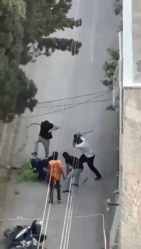 Kar maskeli 5 kişi, 1 kişiyi öldüresiye dövdü; o anlar kamerada