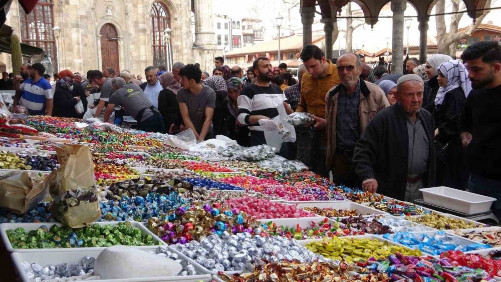 Konyalıların en sevdiği olmazsa olmazı tezgahlarda yerini aldı