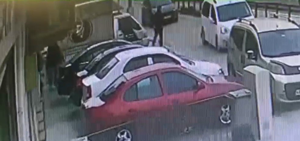 Husumetlisinin dükkanına ateş açtı