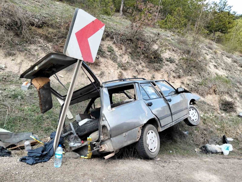 Şarampole uçan otomobil hurdaya döndü