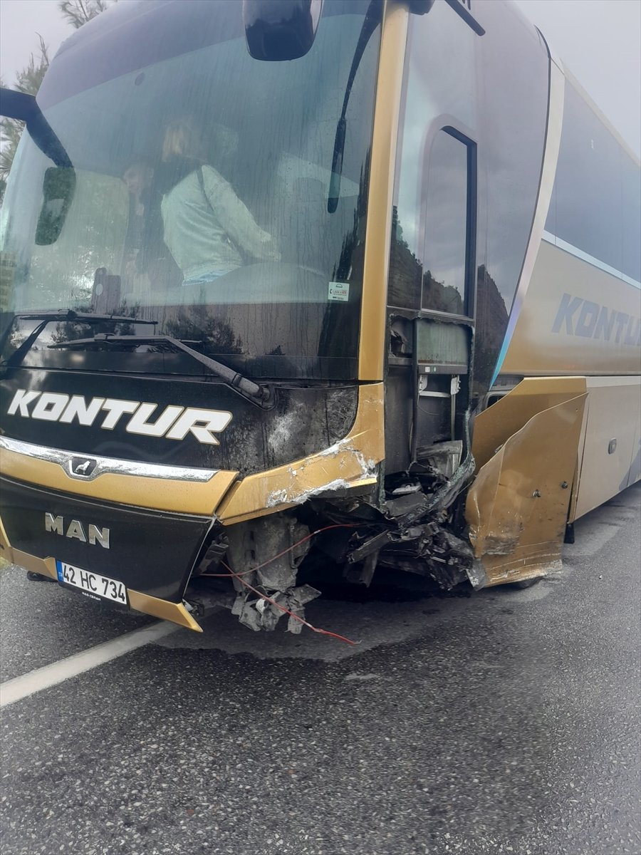 kontur-yolcu-otobusu-kaza-antalya-4.jpg