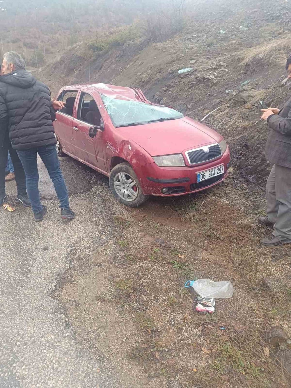 Uçuruma yuvarlanan araçtaki yaşlı kadın öldü