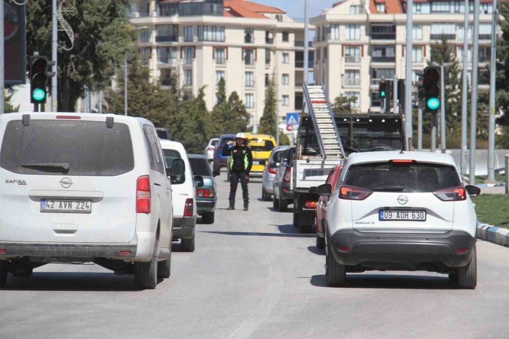 Yeni Konya-Antalya karayolunda trafik yoğunluğu