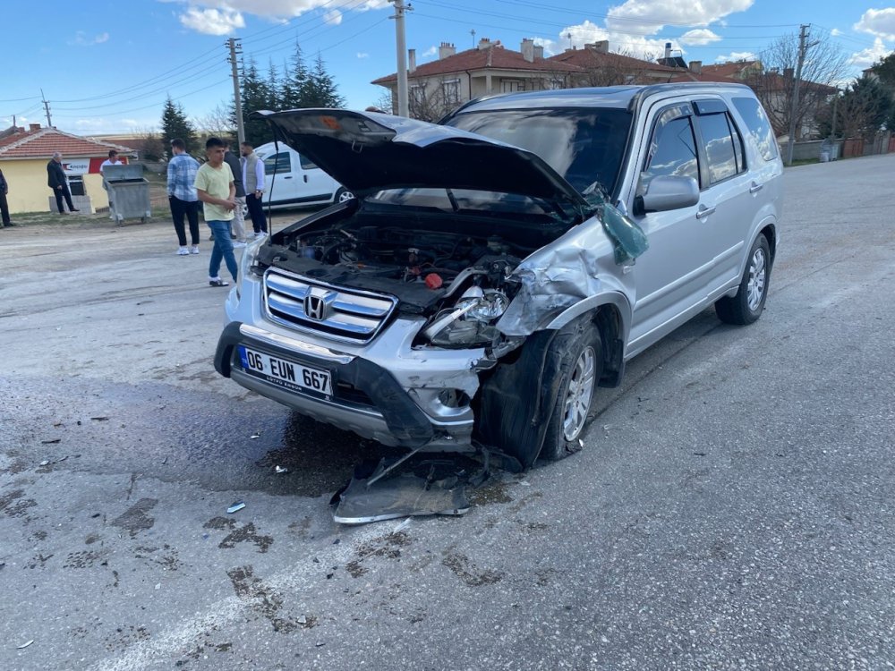 Yer Konya! İki otomobil çarpıştı: 6 yaralı