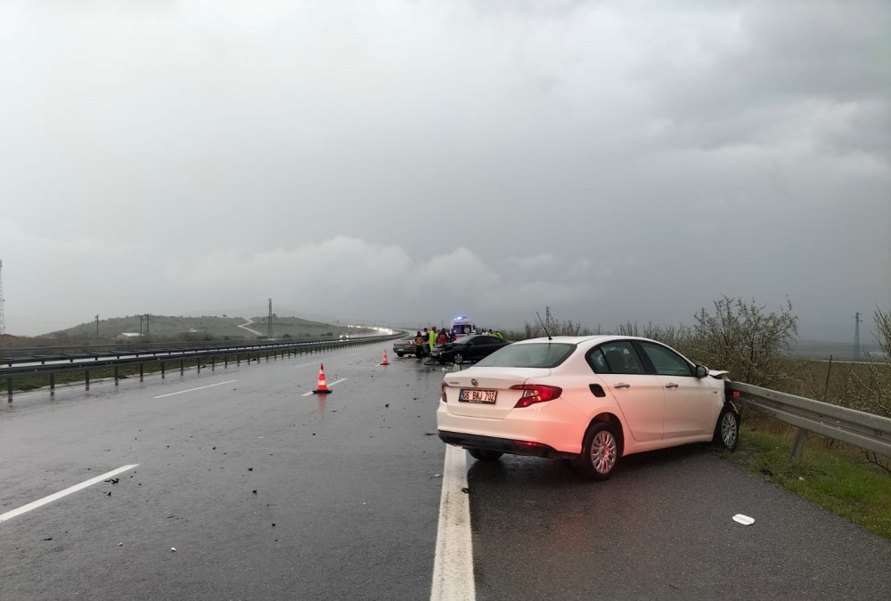 5 araç zincirleme kazaya karıştı! 2 ölü, 4 yaralı