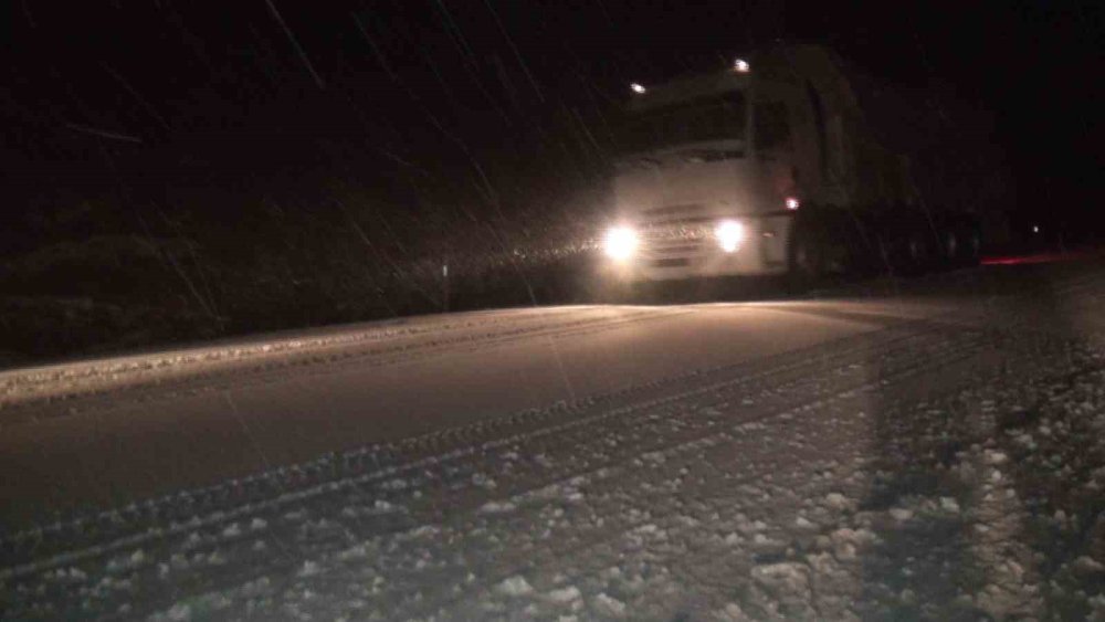 Antalya-Konya yolunda kar sürprizi