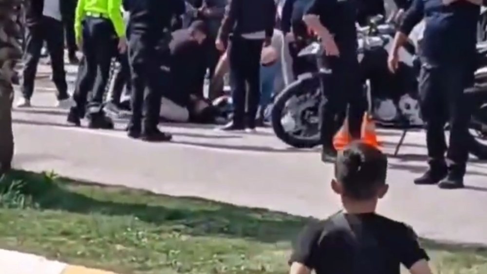 Cadde ortasında silahlı saldırı... 2 kardeş öldü