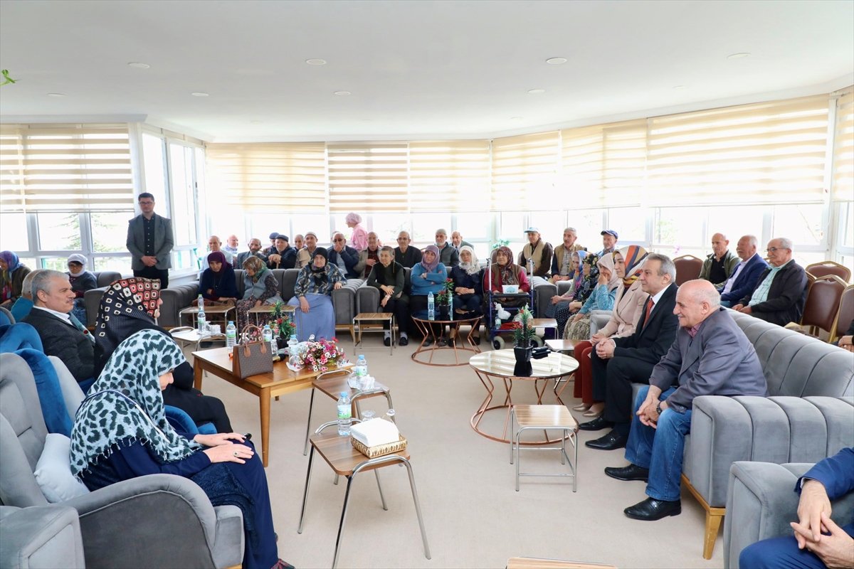 konya-valisi-akin-huzurevi-sakinlerini-ziyaret-etti-1.jpg