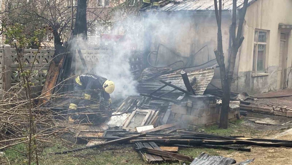 Konya’da çocukların attığı torpil yangına neden oldu