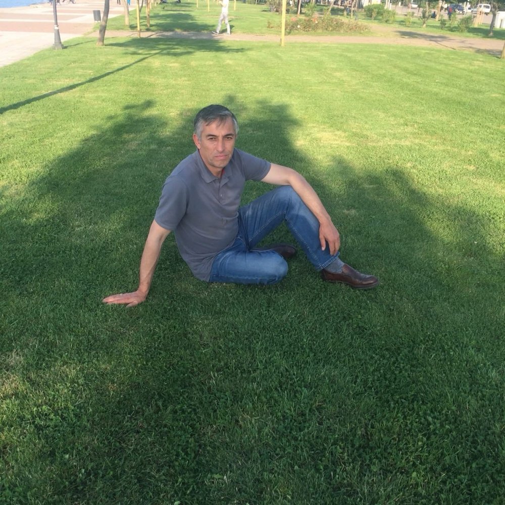 Köpeklerden kaçmaya çalışan motosikletlinin çarptığı yaya, hayatını kaybetti