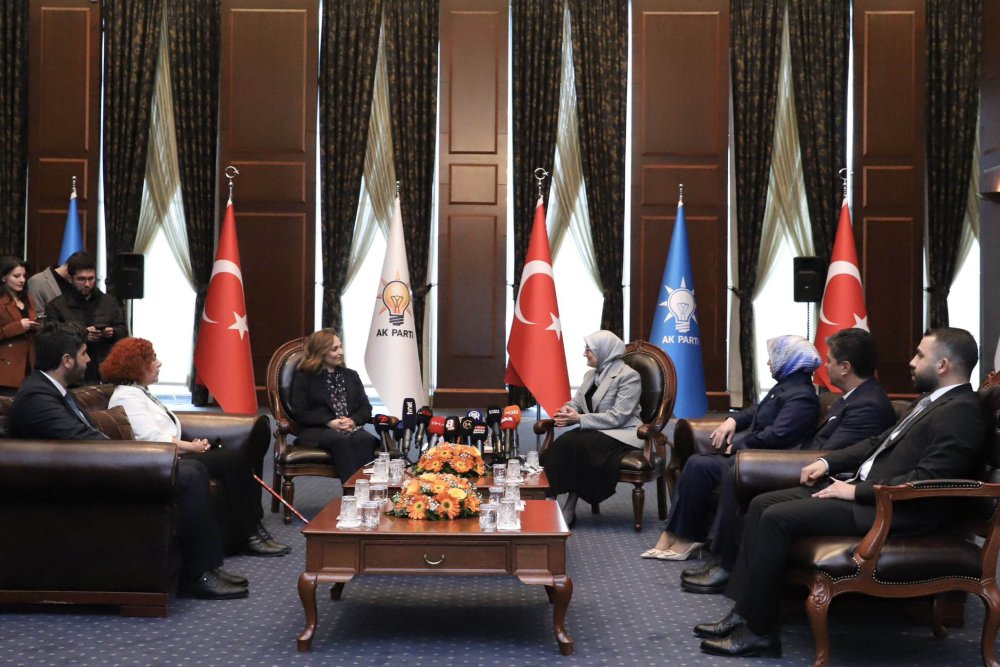 Siyasi partiler bayramlaştı... MHP ilk kez DEM Parti ile bayramlaştı