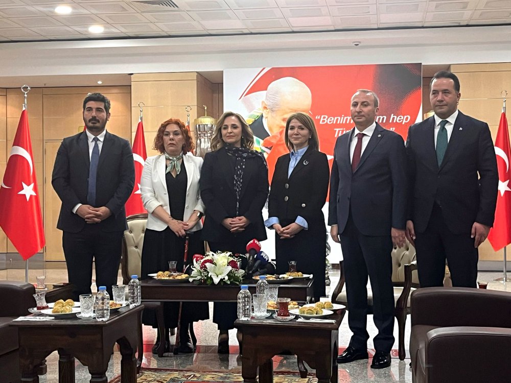 Siyasi partiler bayramlaştı... MHP ilk kez DEM Parti ile bayramlaştı