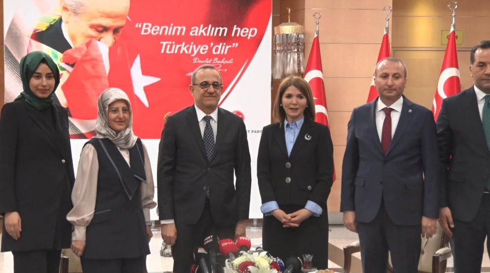 Siyasi partiler bayramlaştı... MHP ilk kez DEM Parti ile bayramlaştı