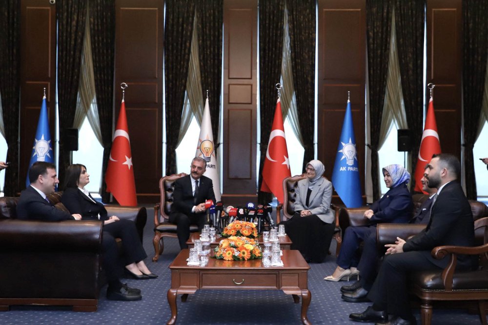 Siyasi partiler bayramlaştı... MHP ilk kez DEM Parti ile bayramlaştı