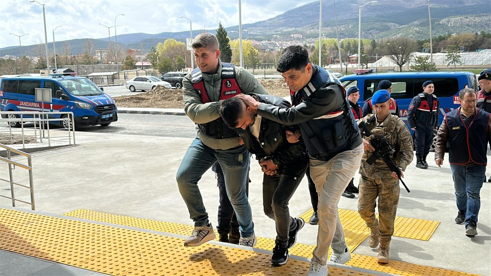 Tartıştığı arkadaşını, silahla vurup ağır yaraladı