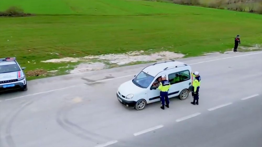 Bayram tatilinde emniyet kemeri takmayan 17 bin 427 sürücüye işlem
